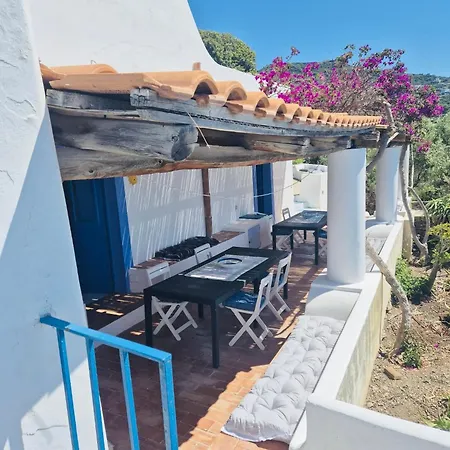 Villa Vista Mare A Filicudi *